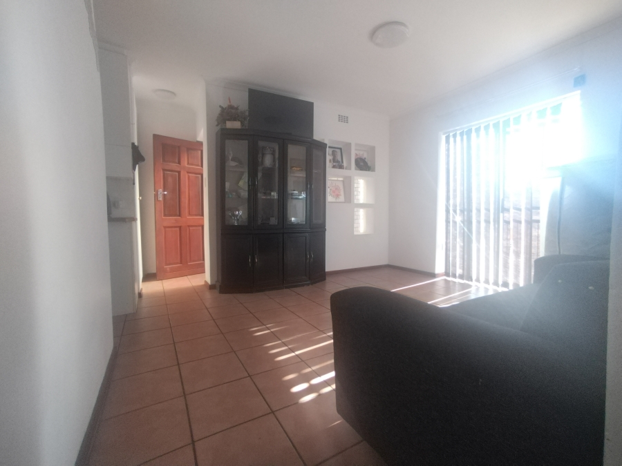 2 Bedroom Property for Sale in Oakglen Western Cape